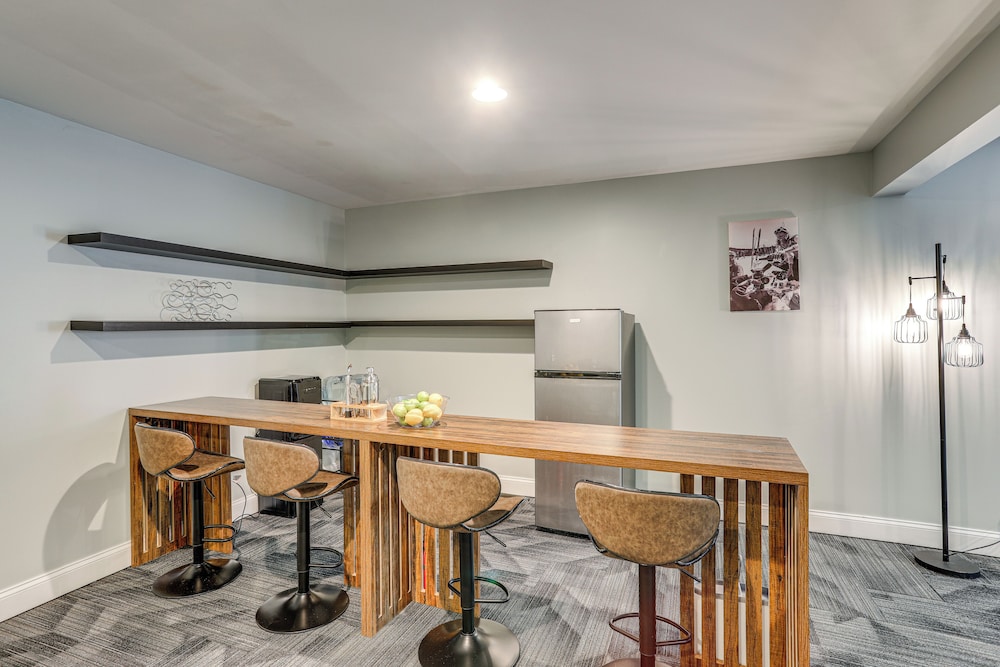 Game Room & Hot Tub: Big Fun in Ellicottville