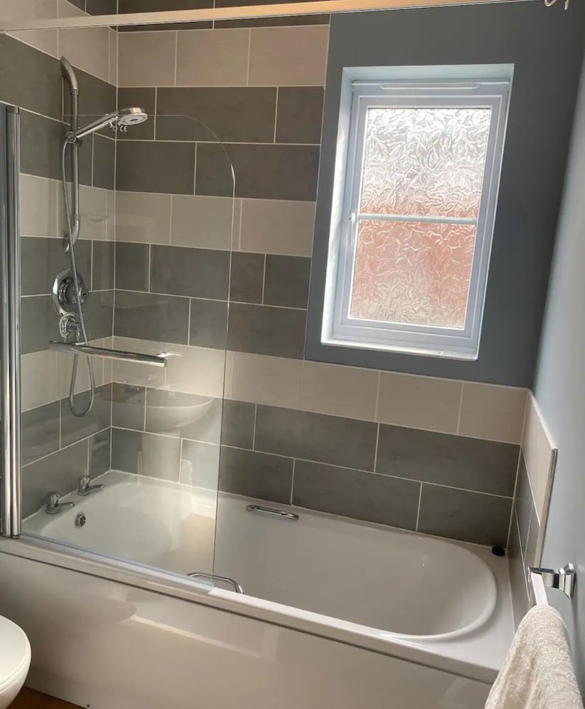 Beautiful 2-bed Apartment in Leeds view 4