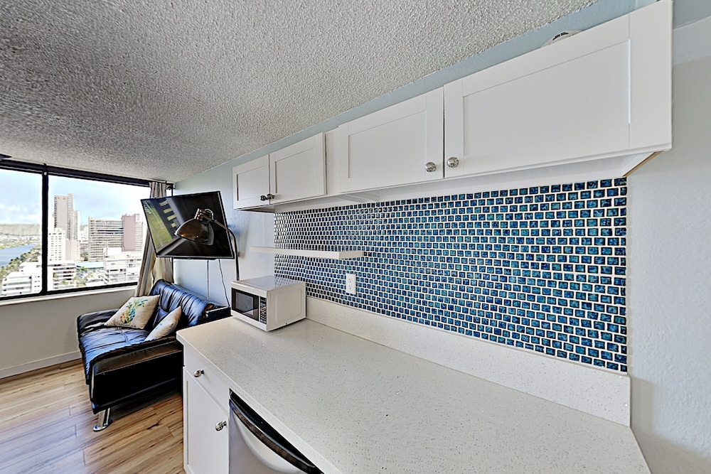 Hawaiian Monarch 2108 Condo by RedAwning view 2