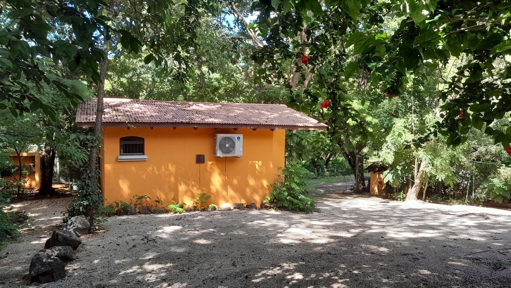 Hotel Cabinas La Playa