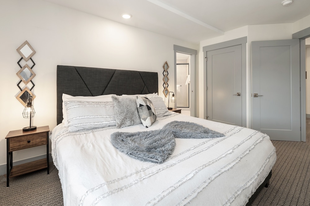 Ski Idlewild 1 Bedroom Condo by RedAwning view 4