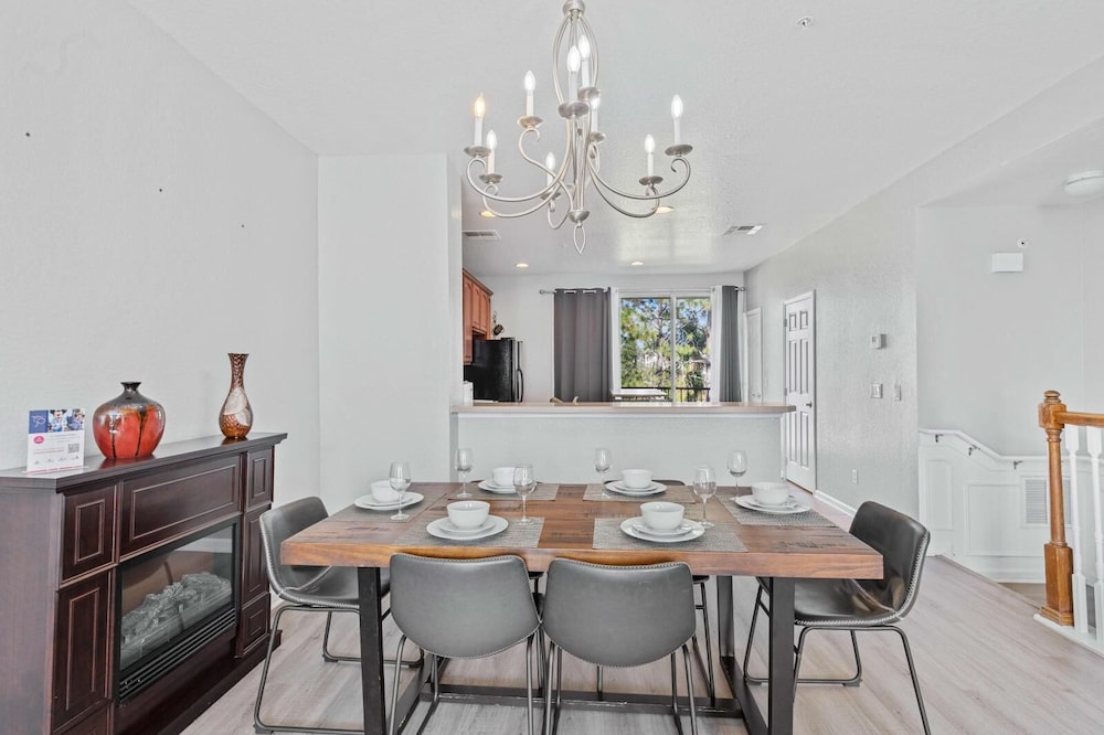 Vista Cay Swanky