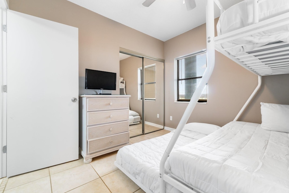 Romar Place 605