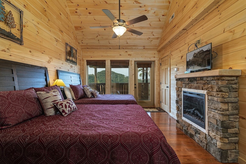 Big Bear Retreat - 4 Bedrooms, 4.5 Baths, Sleeps 12 4 Cabin by RedAwning view 3