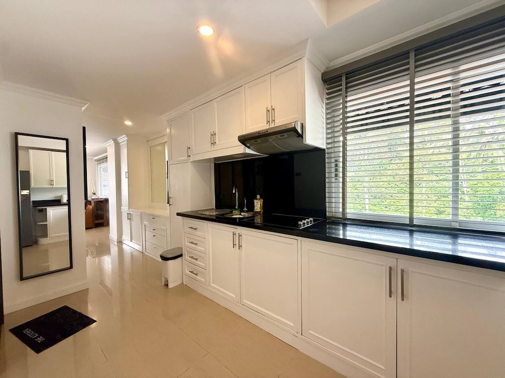 Palace - Spacious 1 Bedroom Condo With Shared Pool
