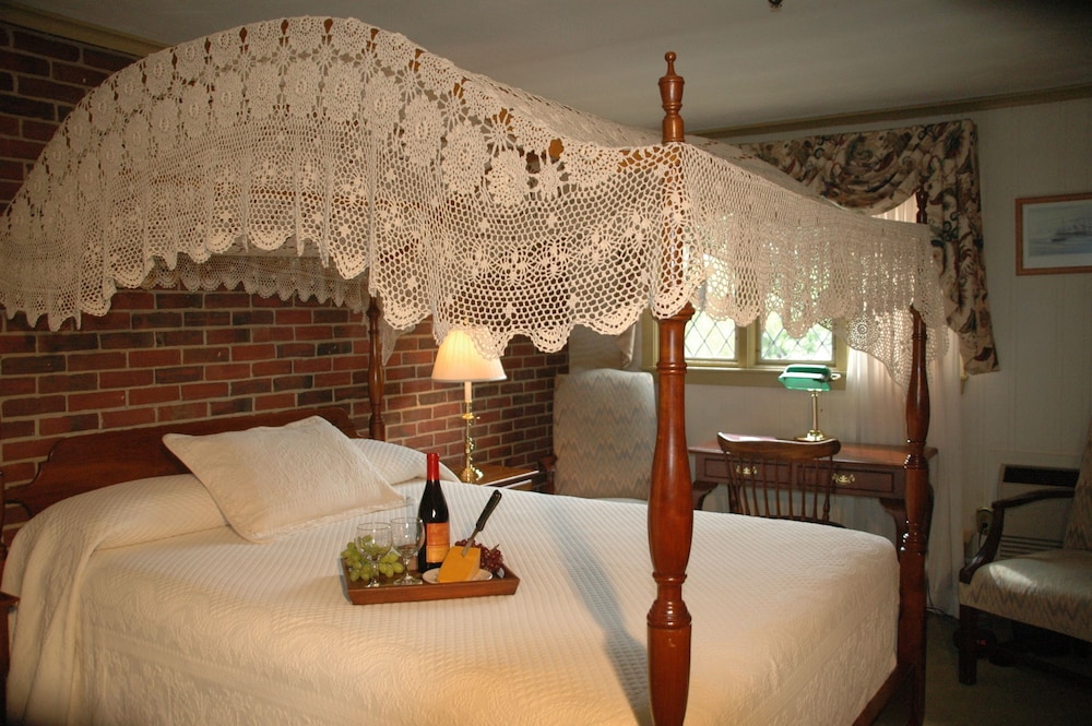 Lamie's Inn and The Old Salt Restaurant view 4