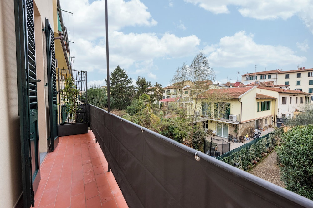 Salutati Apartments by MMega