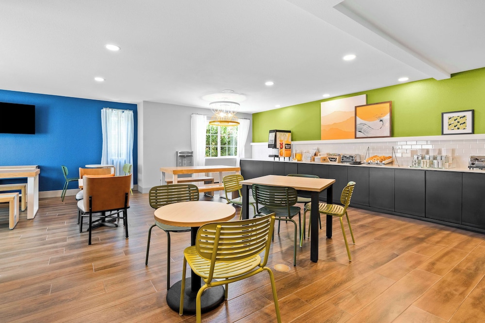 Modesto Vacations - Spark by Hilton Modesto - Property Image 5