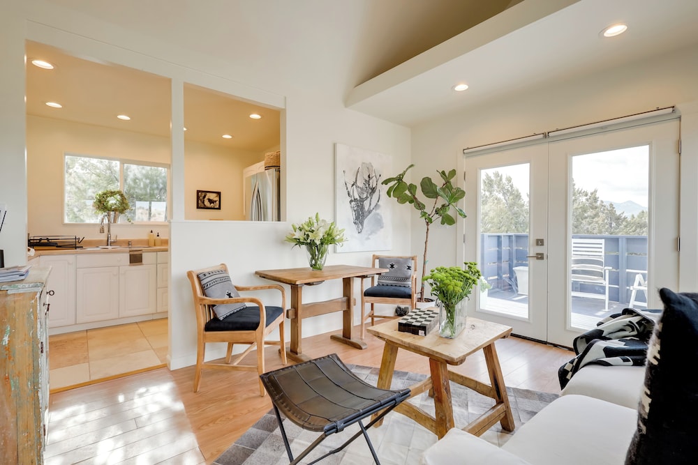 Dog-friendly Home w/ Fenced Yard in Los Cerrillos
