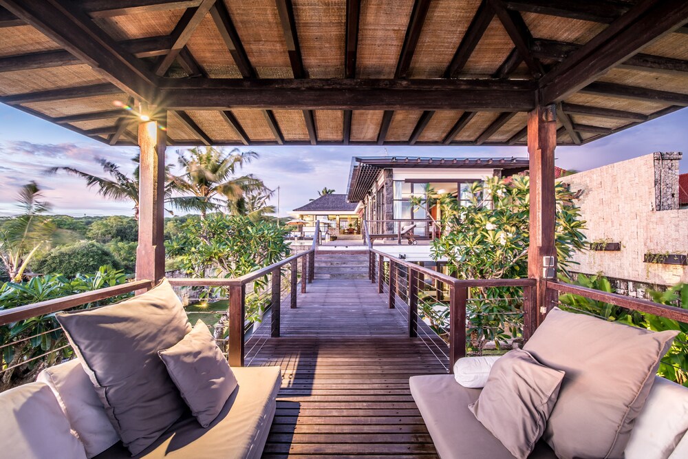 Absolute Cliff Front Pandawa Beach Villa