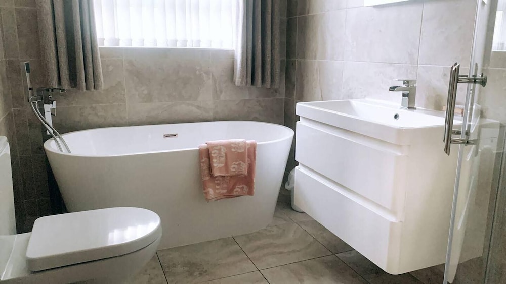 Warrenpoint Countryside -3bedroom-private Garden