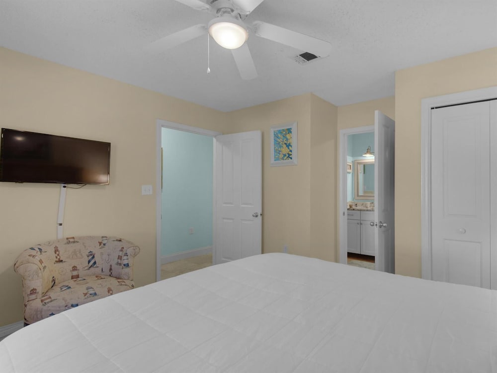 Grand Caribbean East 105 view 4