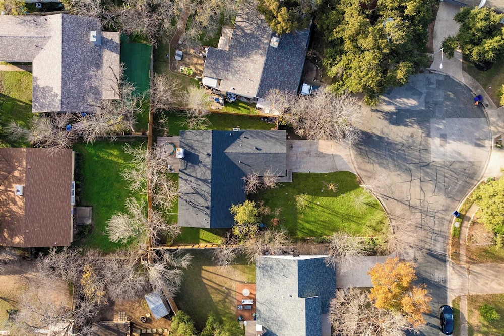 Private Yard w/ BBQ & Games, Steps to South Congress & Barton Creek Clarksburg