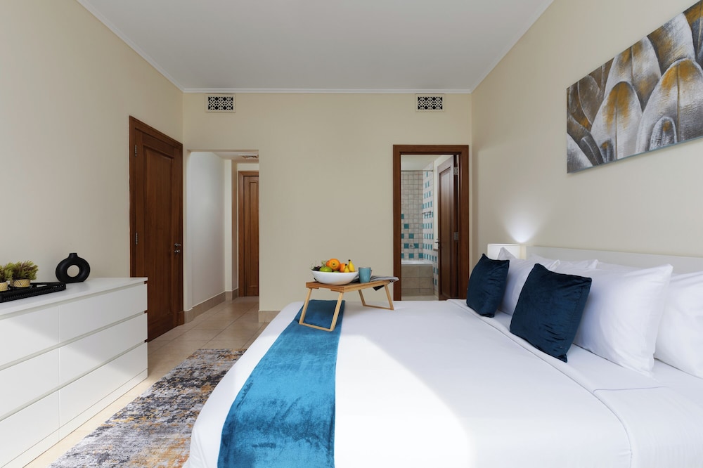 Maison Privee - Stylish & Spacious Apartment in Downtown Dubai