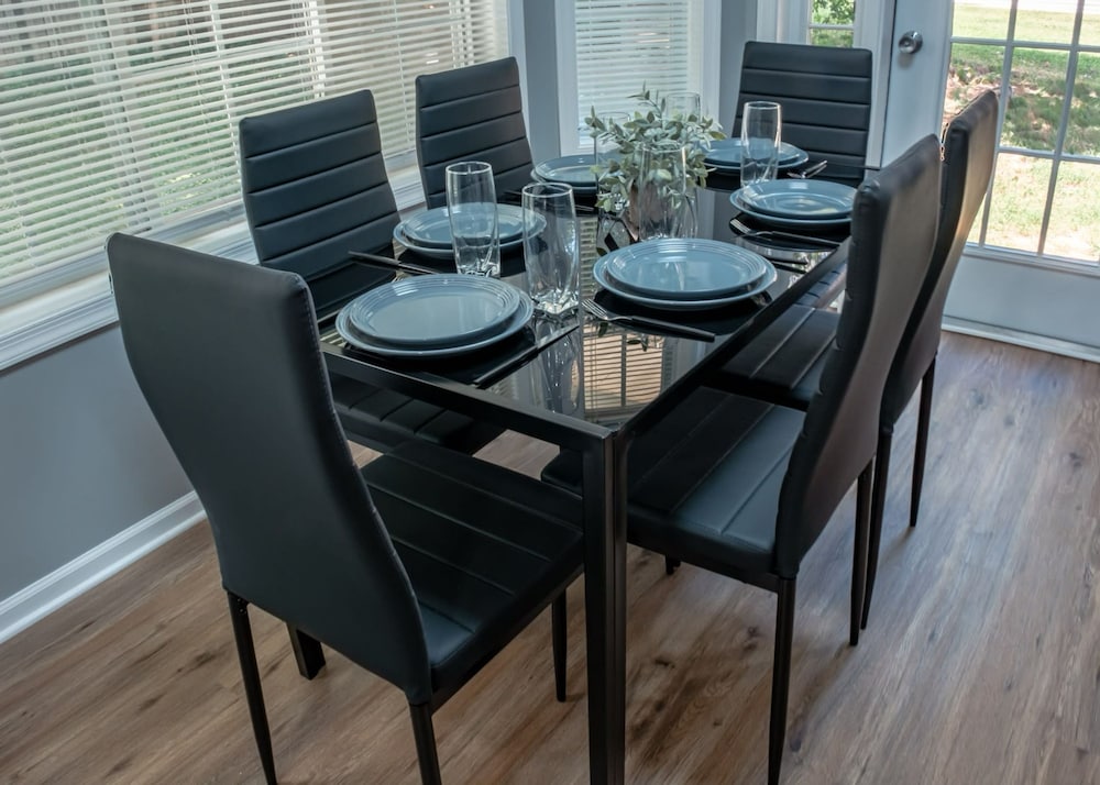 Hotel Cozy Modern Villa in New Castle - Image 1