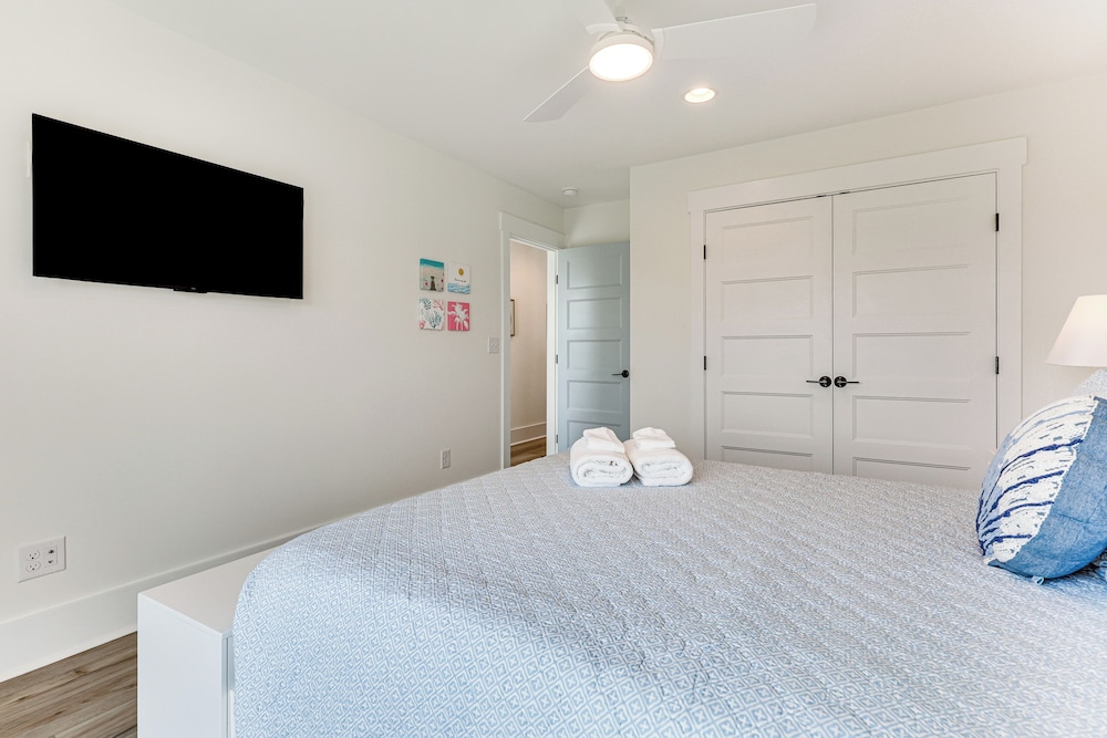 Walk to the Waves: Coastal Kure Beach Retreat
