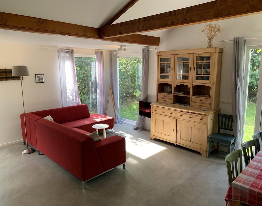 Renovated Bungalow With Garden for Families