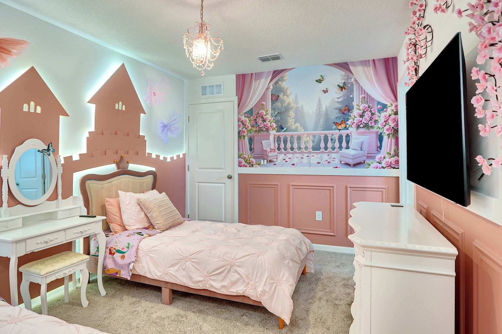 Luxury 7BR Villa, Pool, Spa & Game Room