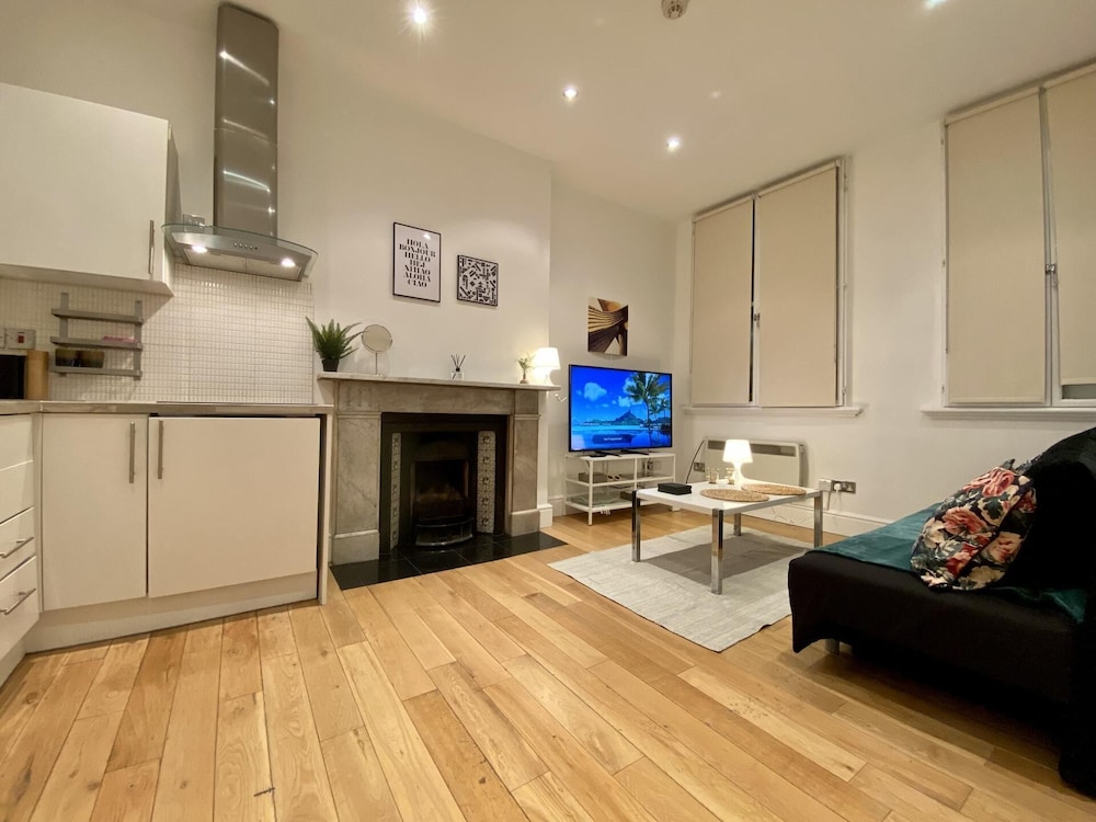 London Oasis - 2 Bedroom Apartment