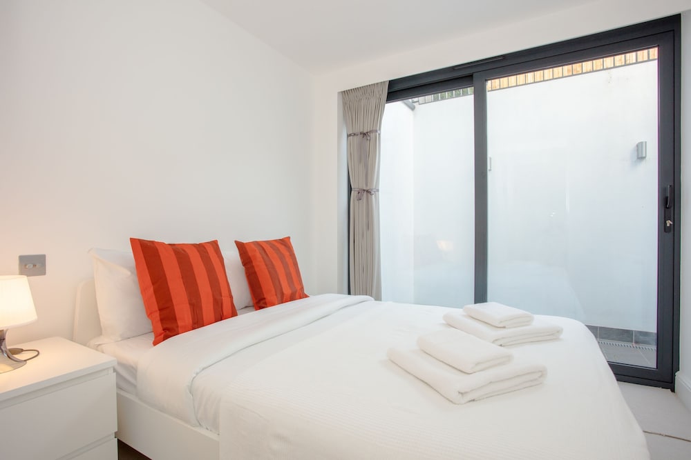 Newly Refurbished Modern 3 Bedroom Apartment in Affluent Fulham