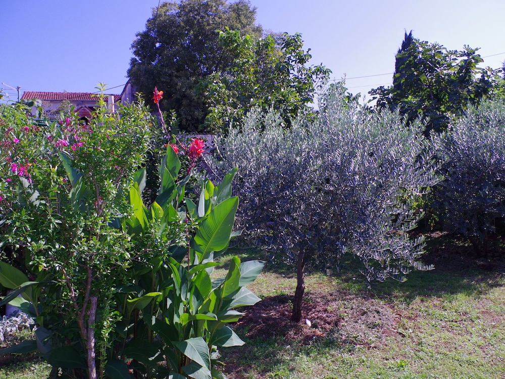 Country House in Rakalj With Scenic Sea Views view 2
