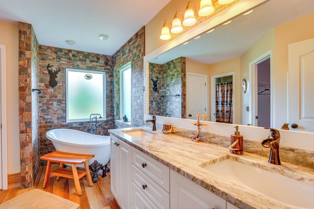 Welcoming Home w/ Yard on 20 Acres in High Springs