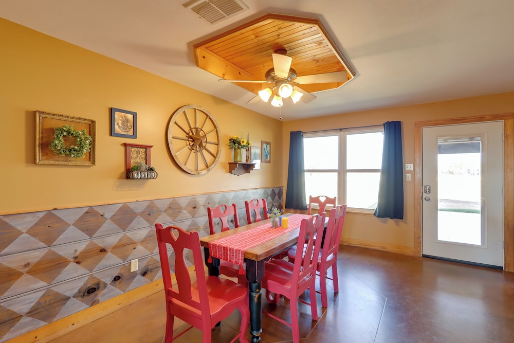 Private Hot Tub & Pickleball Court: Baird Home!