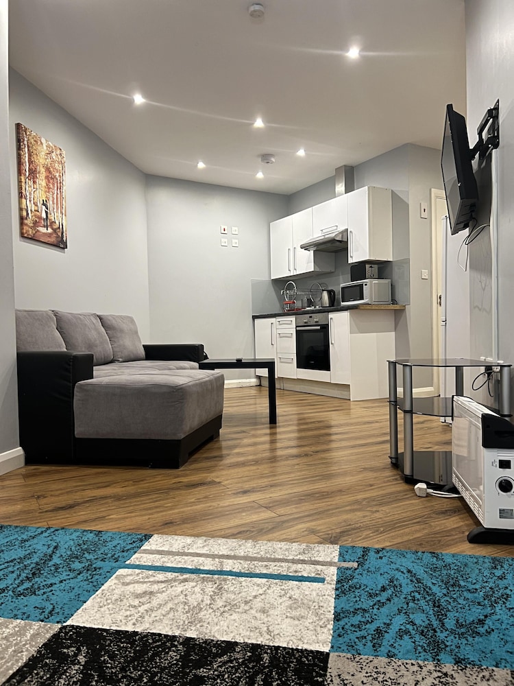 Leicester Vacations - Showcase Apartments Kimberley House - Property Image 9