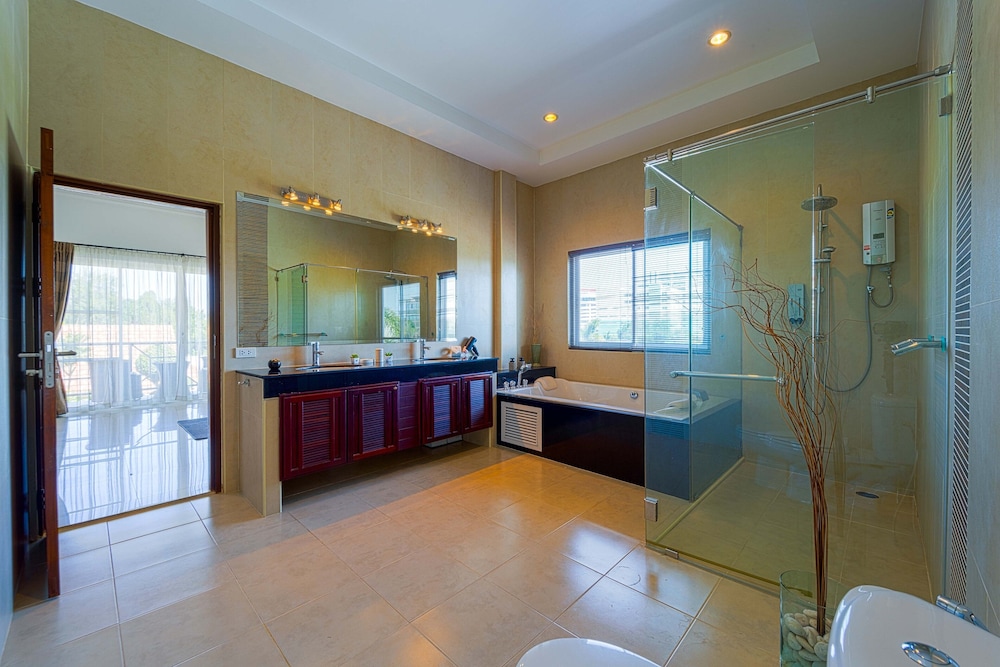 Luxurious 5-Bed Private Pool Villa - PV5 view 4