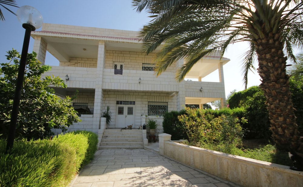 Auberg-Inn Guesthouse