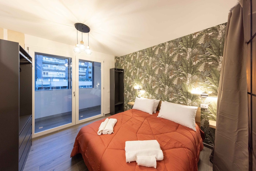 Urban Chic 2 Luxury Suites Apartment