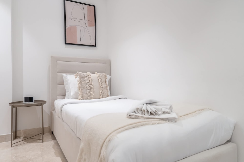 3 Bedroom Apartment in Sterling West With Full Burj Khalifa Views