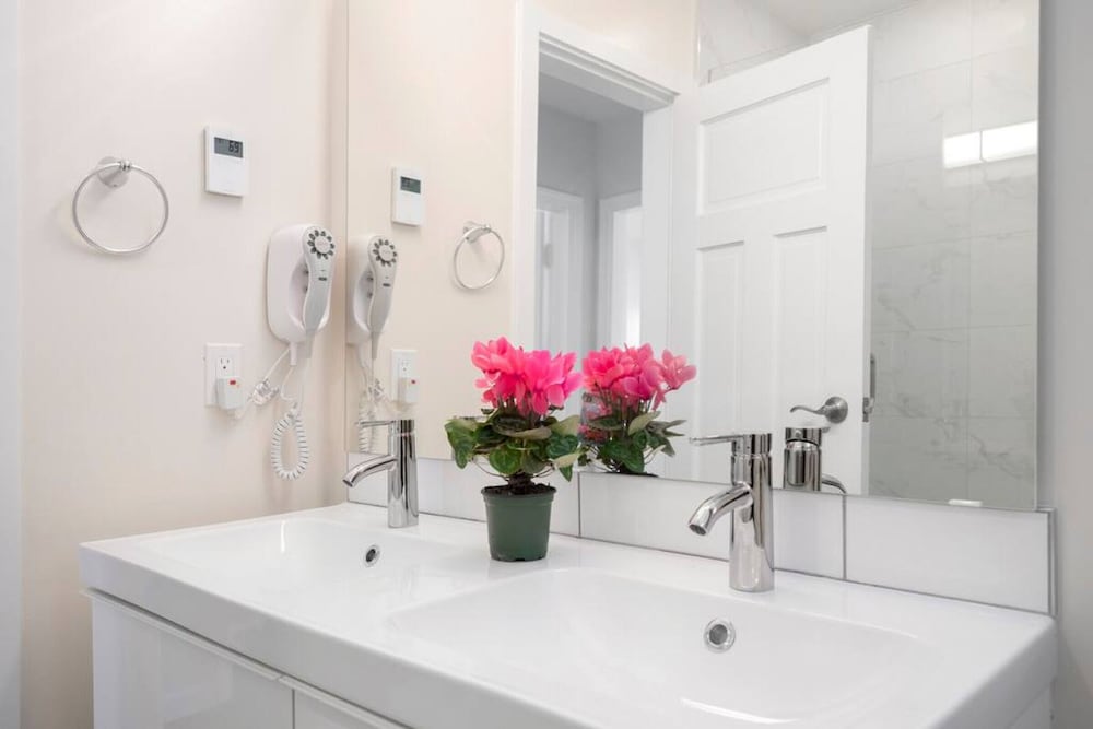 Newly Reno d 2 Bdrm Kitsilano - Centrally Located