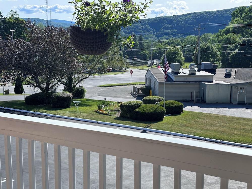 Cozy Corner Motel