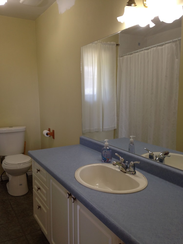 Warbler's Roost Country Inn B&B
