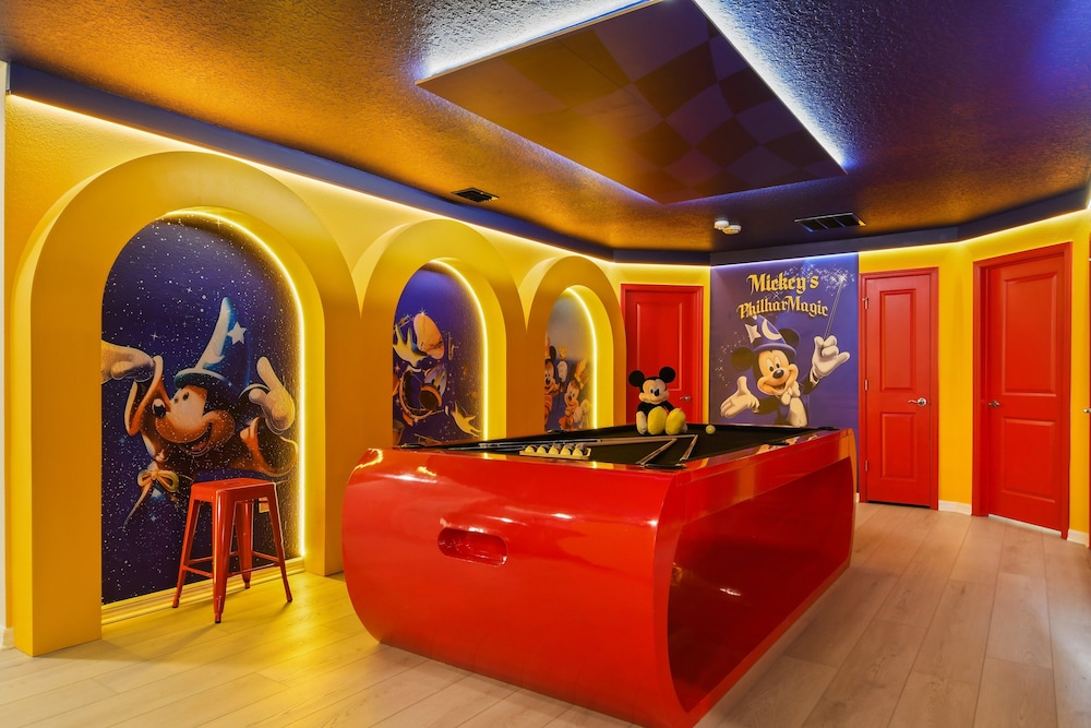 Ultimate Family Fun Retreat 10-bedroom Luxury Home