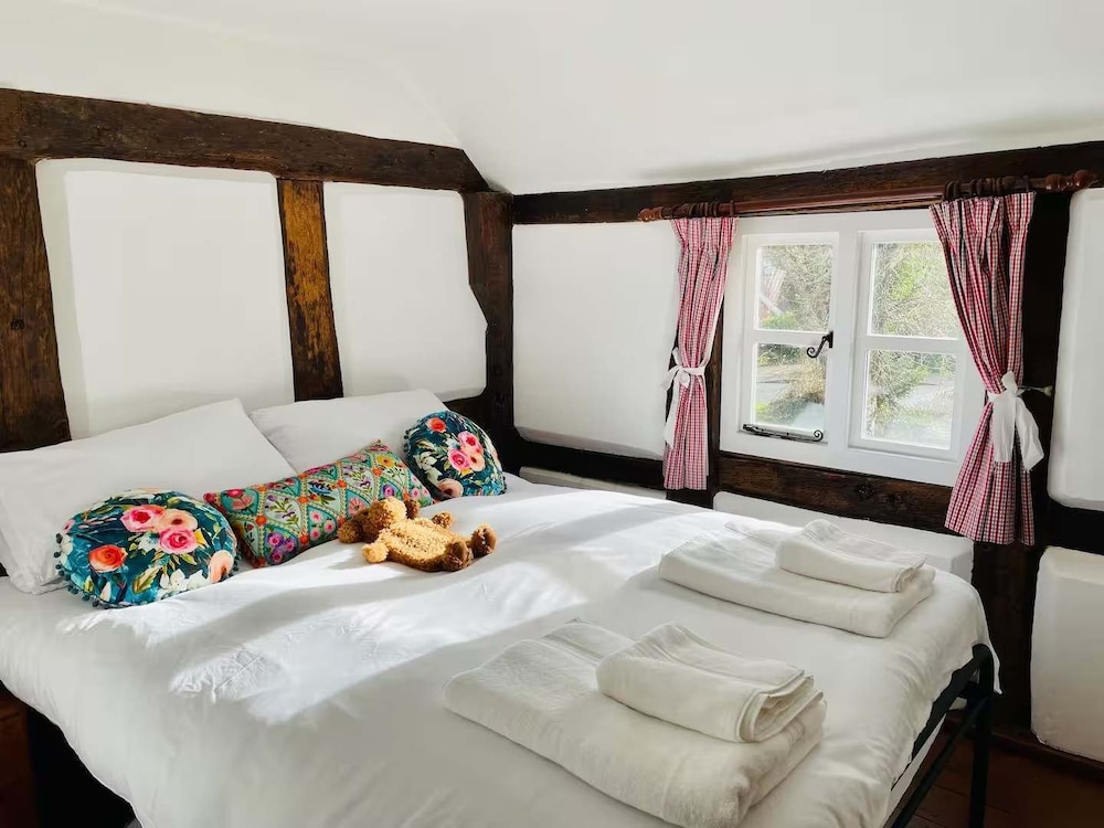 Host Stay Pool Cottage