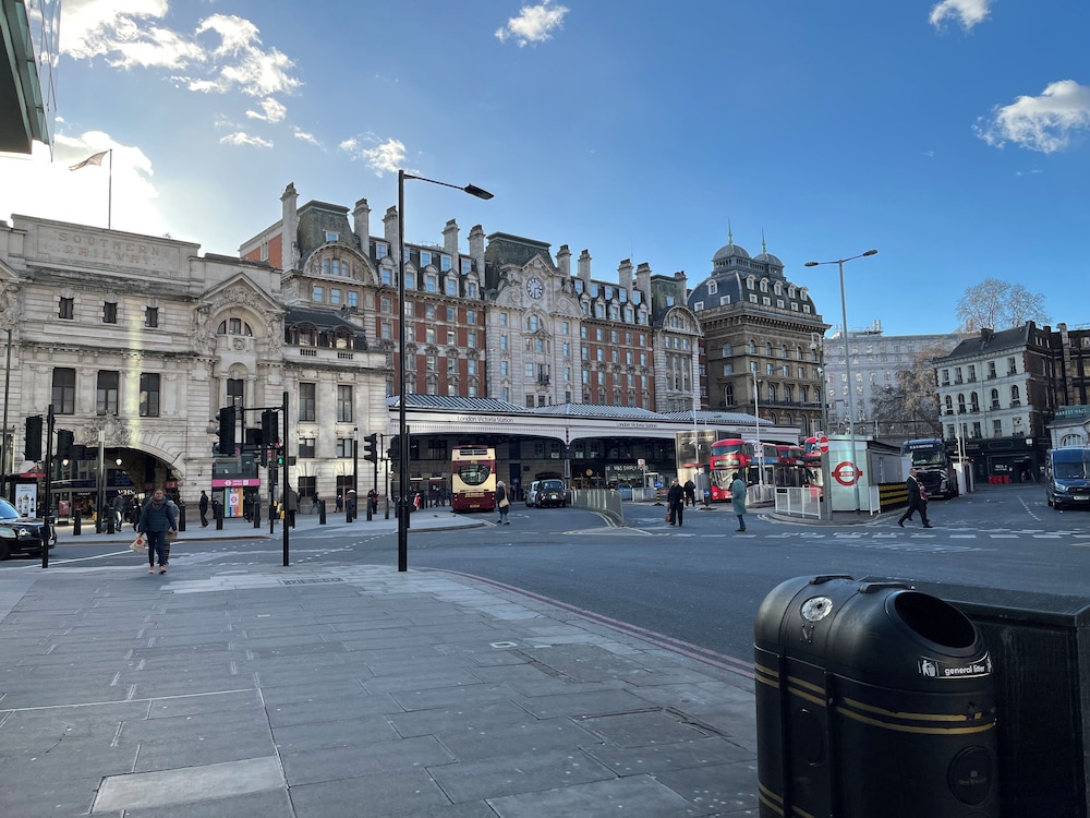 Buckingham Palace 4BR Family Stay Cathedral View photo 5