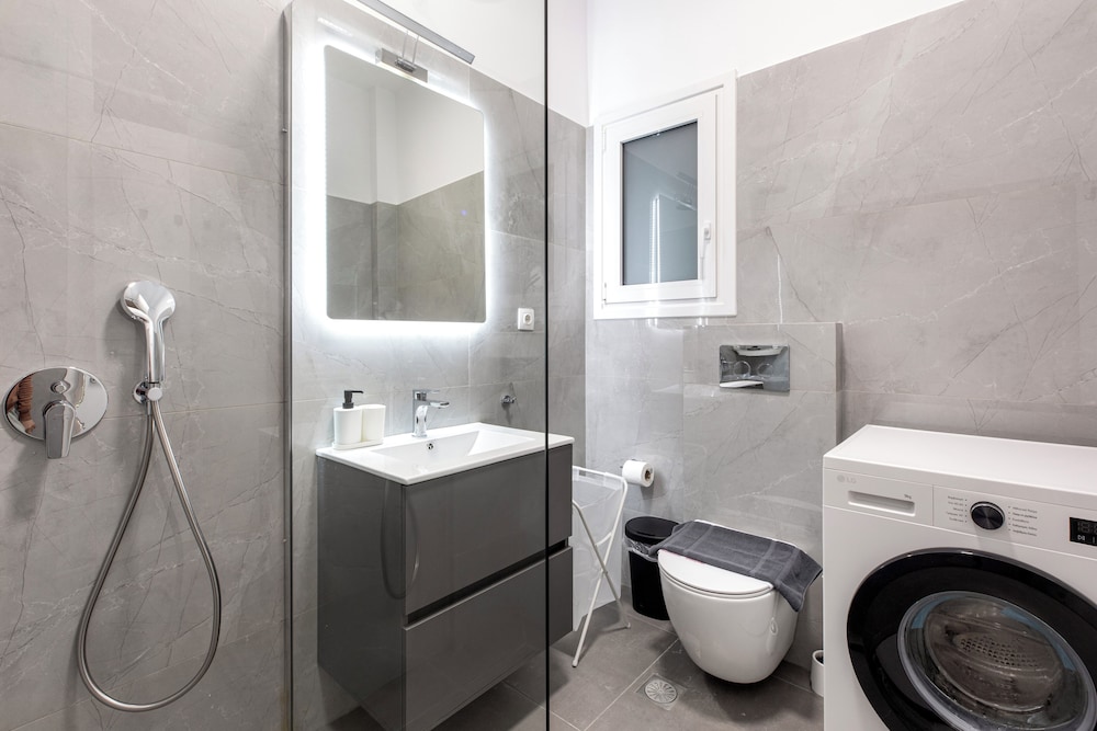 Cozyopolis - Timeless 3-BR in Athens