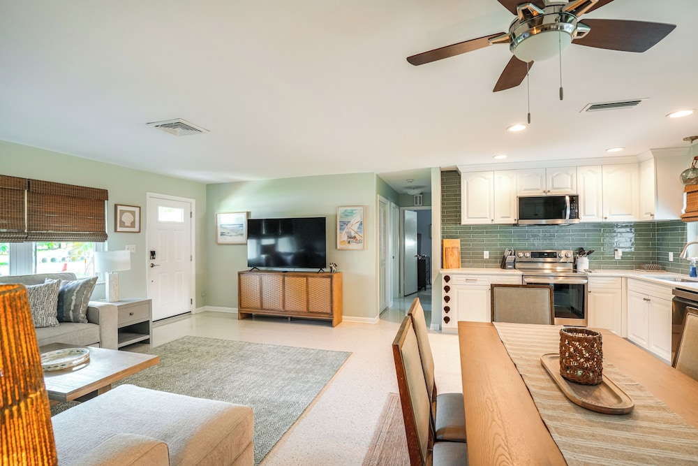 Walk to Jetty Park: Harbor District Home!