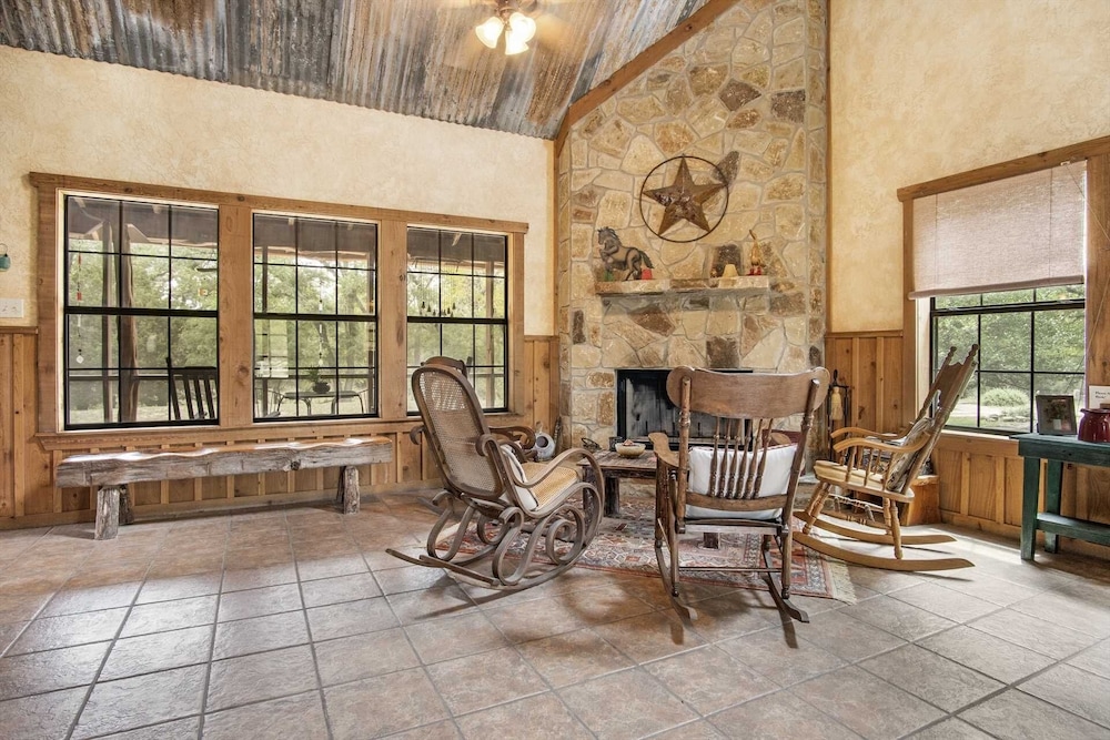 Sistercreek Ranch - Other Cabin 2 Bedroom Cabin