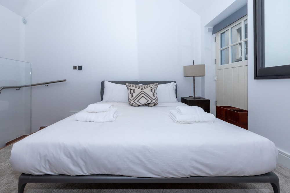 Central and Unique 1 Bedroom Mews House in Mayfair