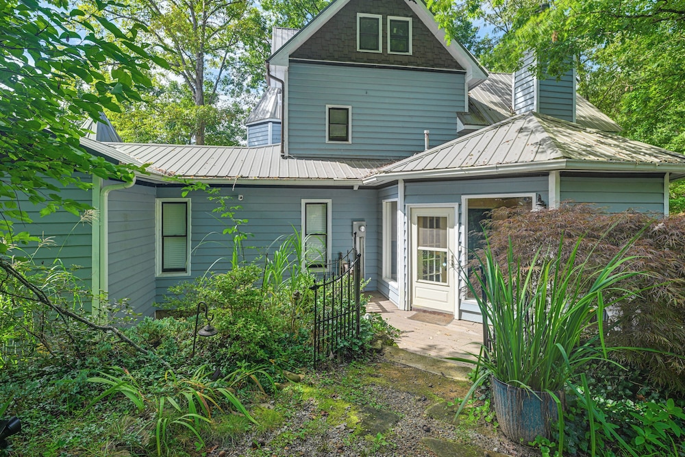 5-story Group Getaway w/ Game Room in Franklin!