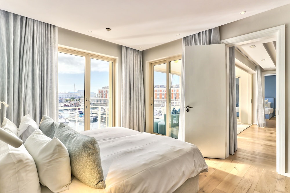 Superior Three Bedroom Apartment