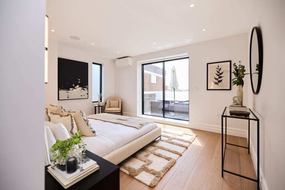 The Temple Fortune Crib - Lovely 3BDR House with Balcony