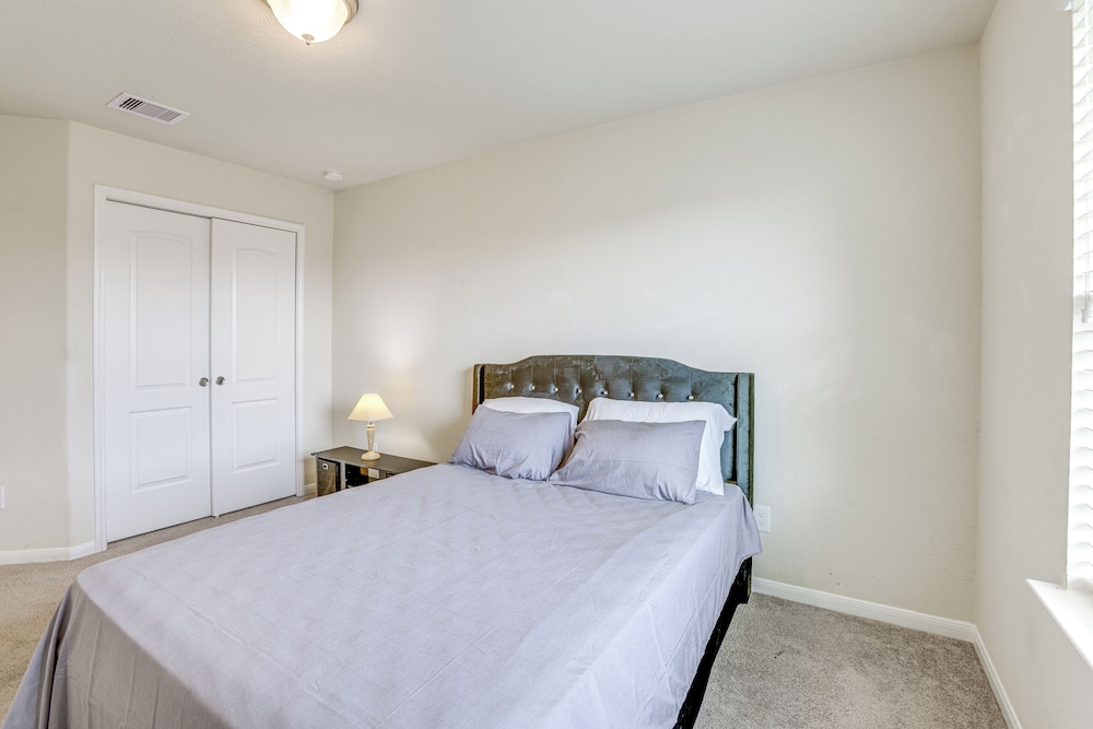 Covered Patio & Spacious Yard: Houston Area Home!