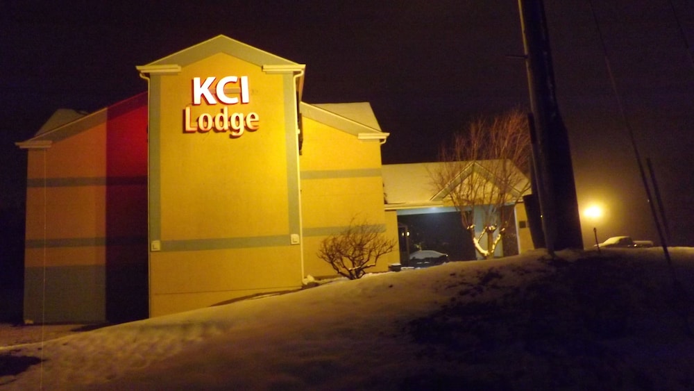 Kansas City Vacations - KCI Lodge - Property Image 1