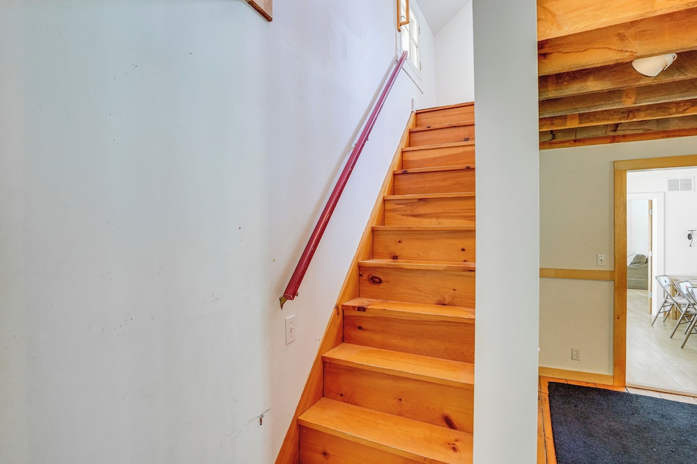 9 Mi to Dtwn Hudson: Pet-friendly Home w/ Pool