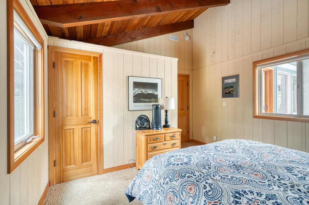 NEW Winter Retreat at Black Butte Ranch