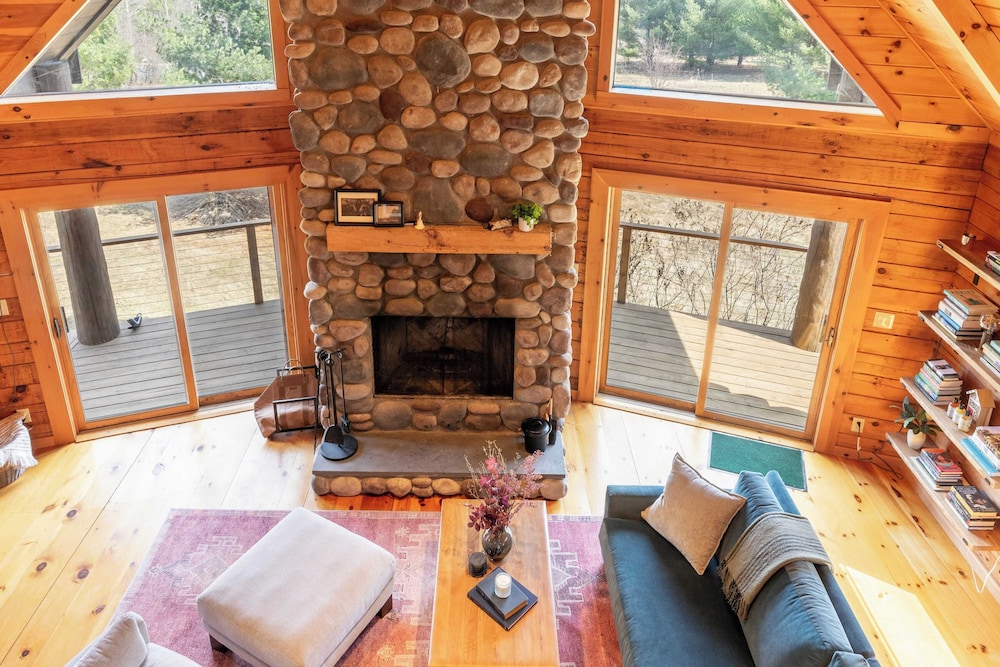 Secluded w/ Deck Views, Hot Tub, & Ping Pong Hudson in the Berks by Avantstay